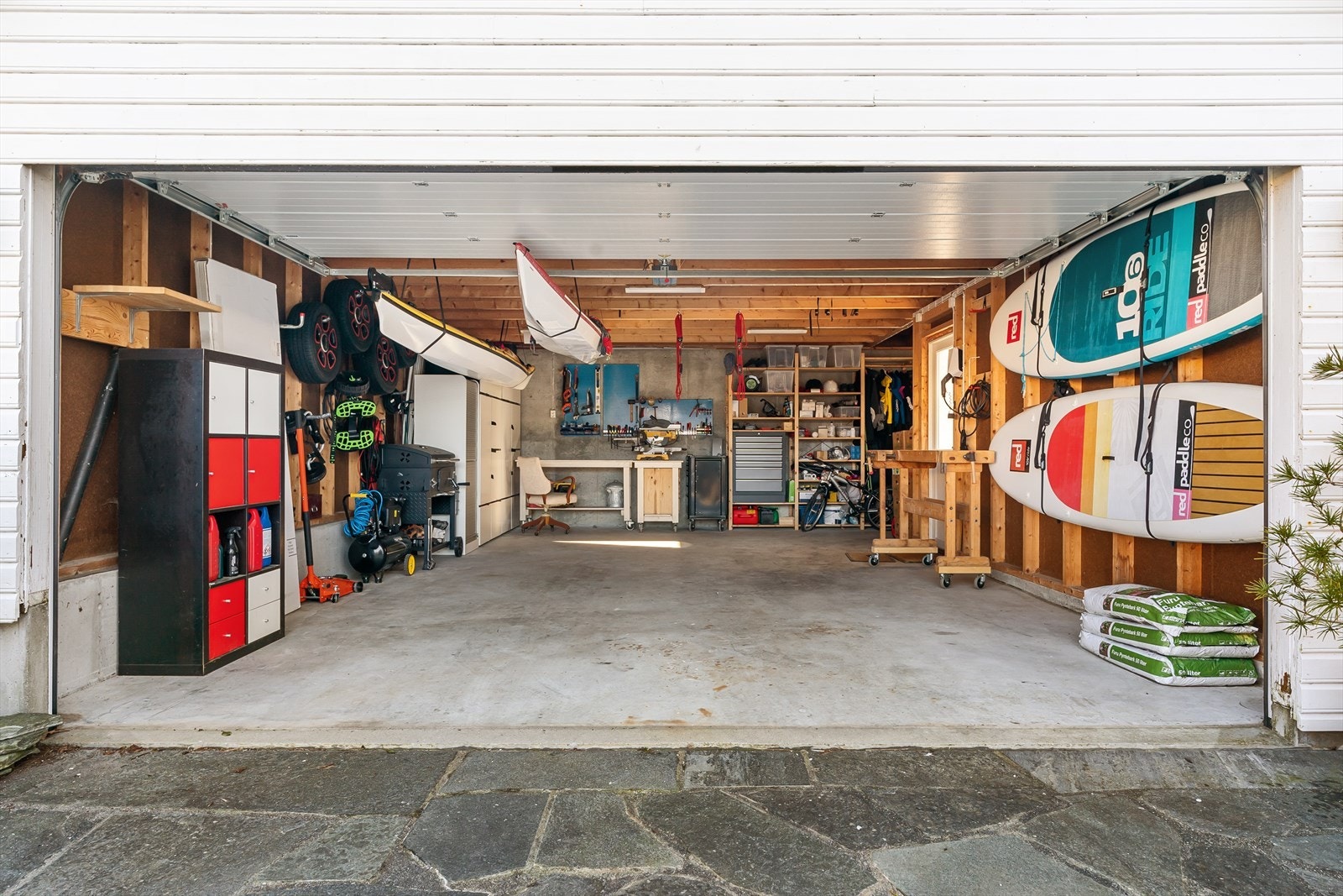 Det god plass for lagring i garasjen Galleribilde