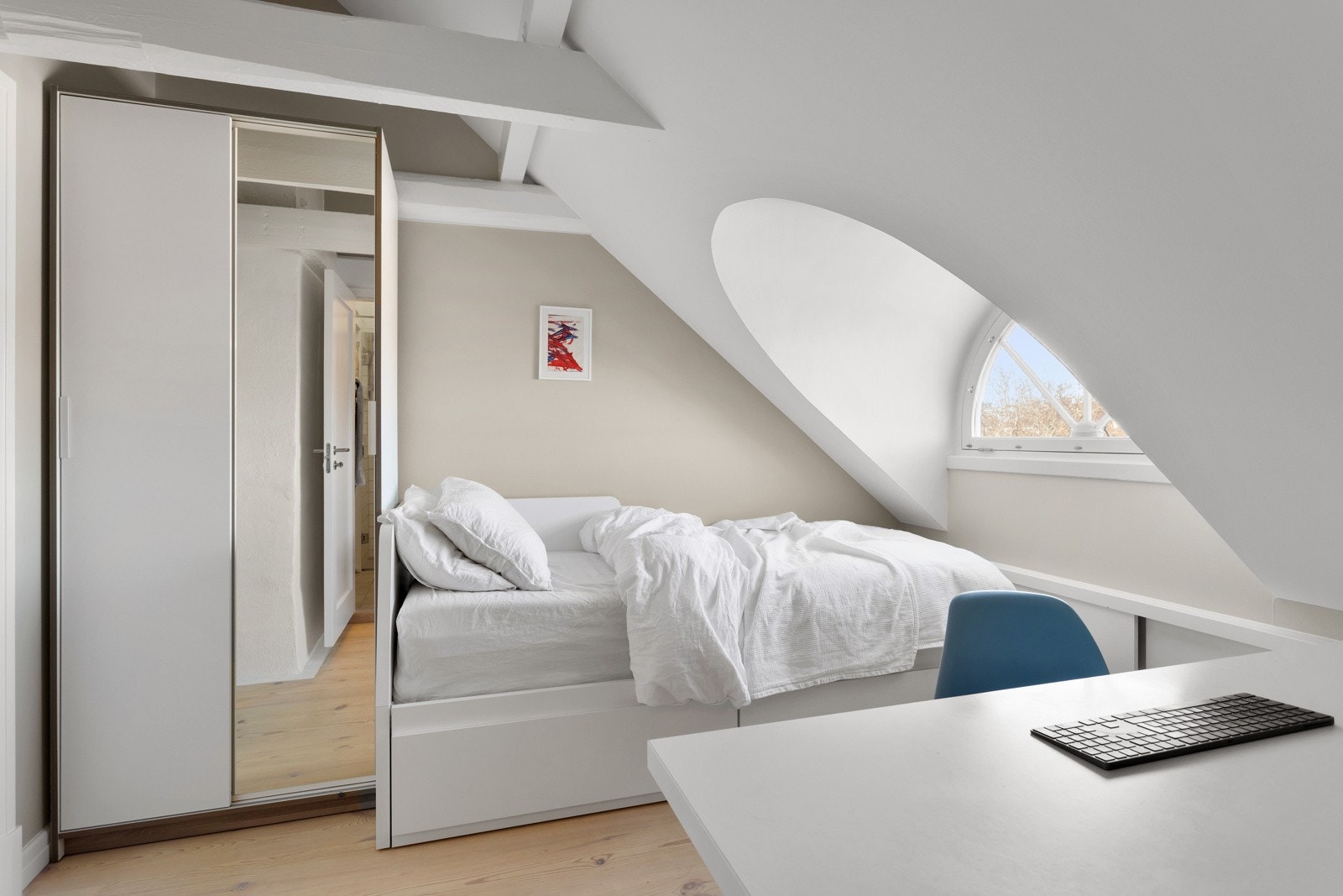 Det er for øvrig god plass til seng og garderobeløsning. Galleribilde