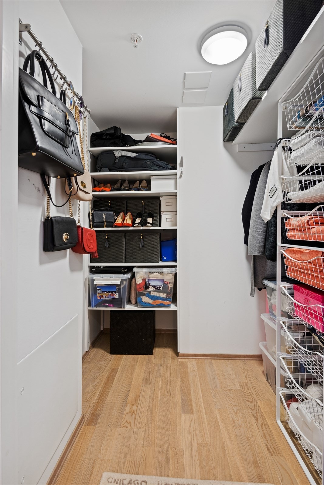 Innvendig bod. Galleribilde