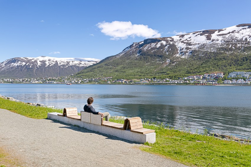 Nærområdet byr på meget fine tur- og aktivitetsområder. Gåavstand langs sjøen til både sentrum og Telegrafbukta.
