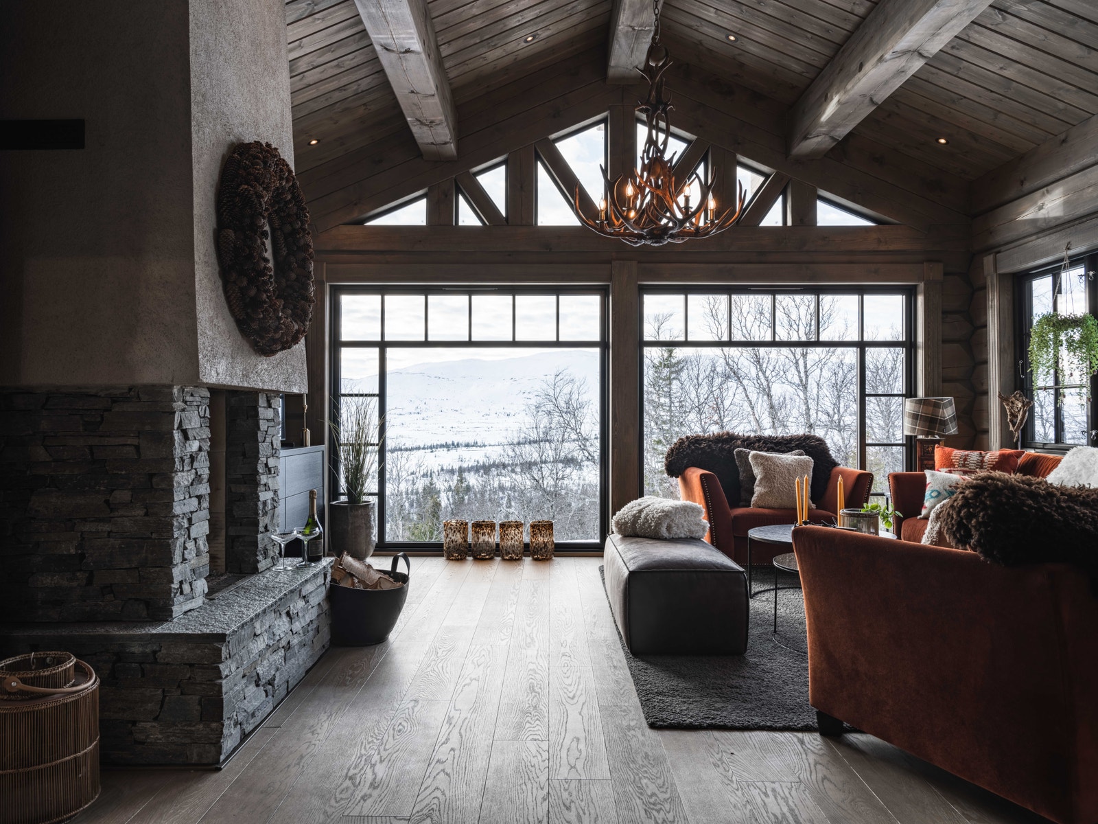 Panoramavy genom stora fönsterpartier Galleribilde