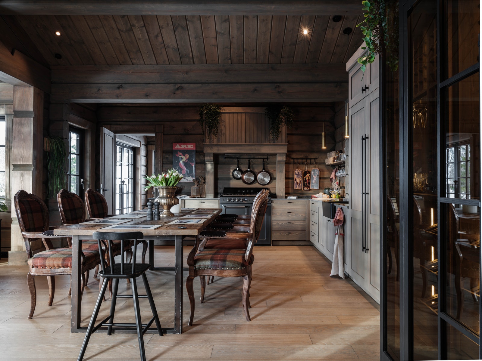 Kök och matsalsdel med kapacitet för stora sällskap Galleribilde