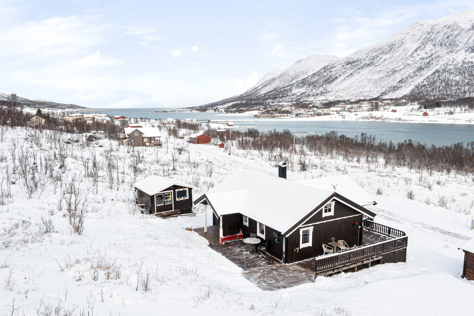 Området er kjent for den fine naturen og Lyngsalpan