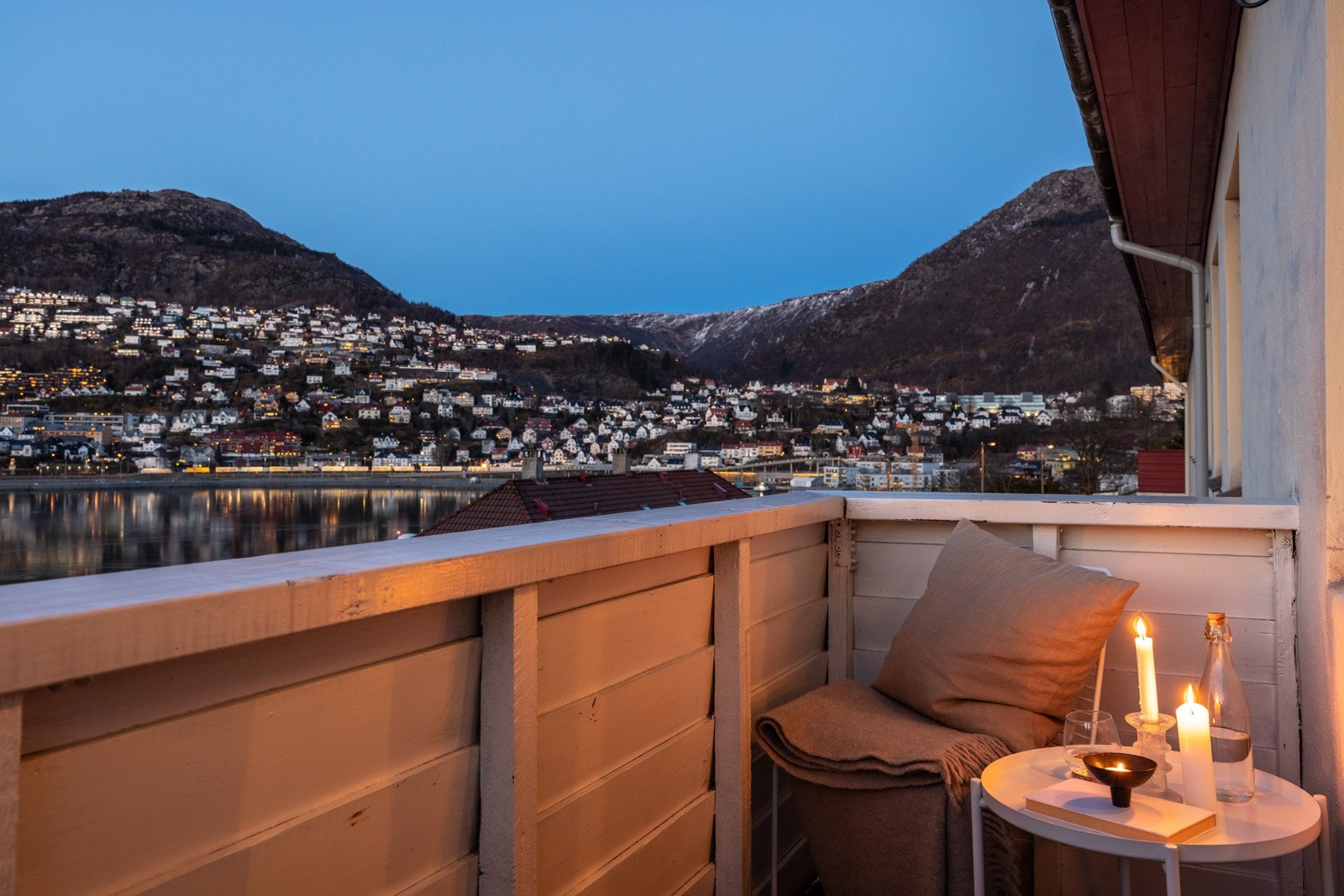 Balkongen er svært flott på kveldstid. Galleribilde