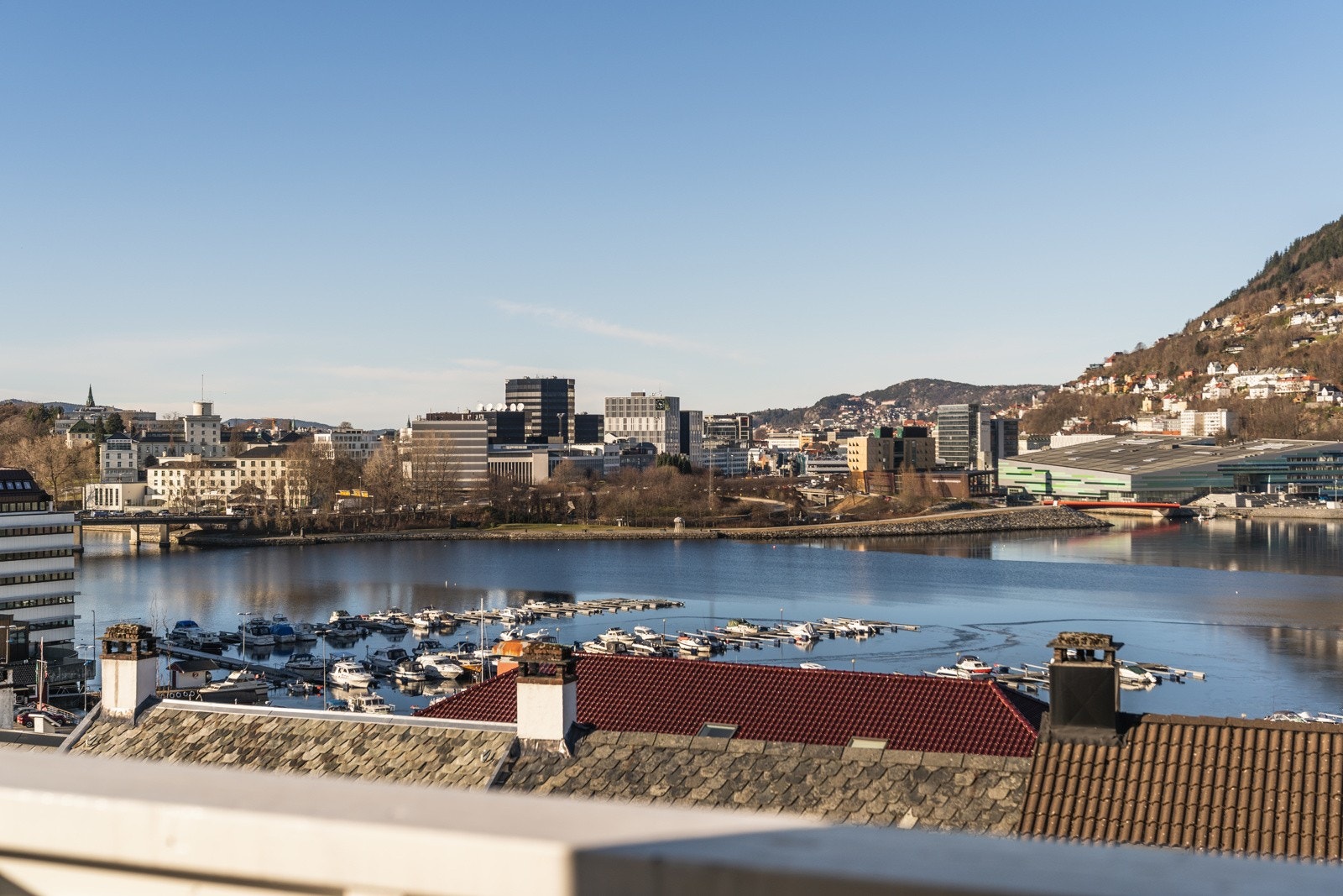 Flott 3-roms leilighet med gode solforhold og nydelig utsikt. Galleribilde