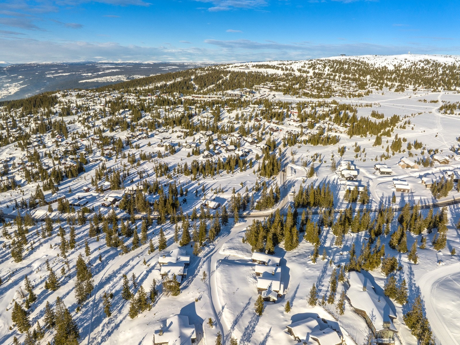 Ca 20 km til Lillehammer og ca 2,5 time fra Oslo. Galleribilde