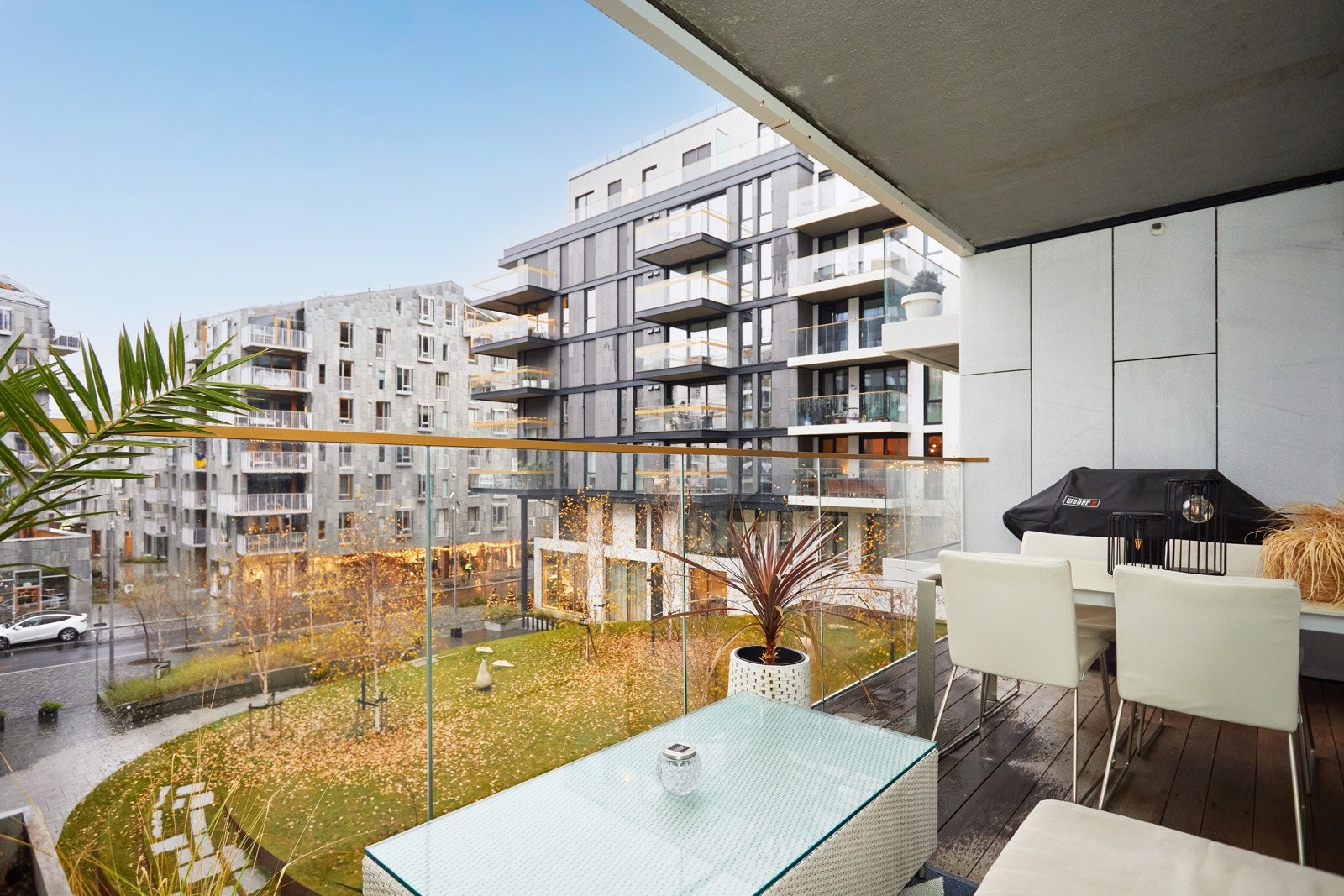 Sydvendt balkong med hyggelig utsyn. Galleribilde