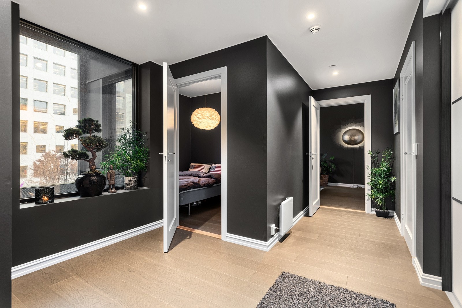 Leiligheten inneholder i dag to soverom som begge er praktisk plassert men enkel tilgang til baderommet. Galleribilde