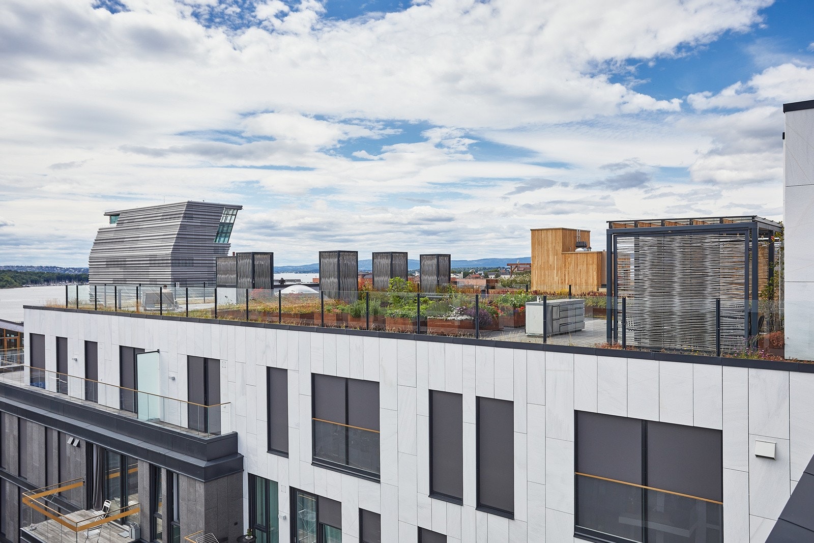 Her har vi fem "soner" i tillegg til de to utstikkerne. Galleribilde