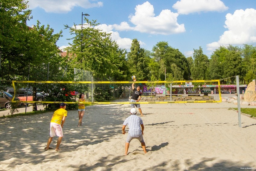 Volleyballbanen på Torshov finner du også noen minutter gange fra leiligheten Galleribilde