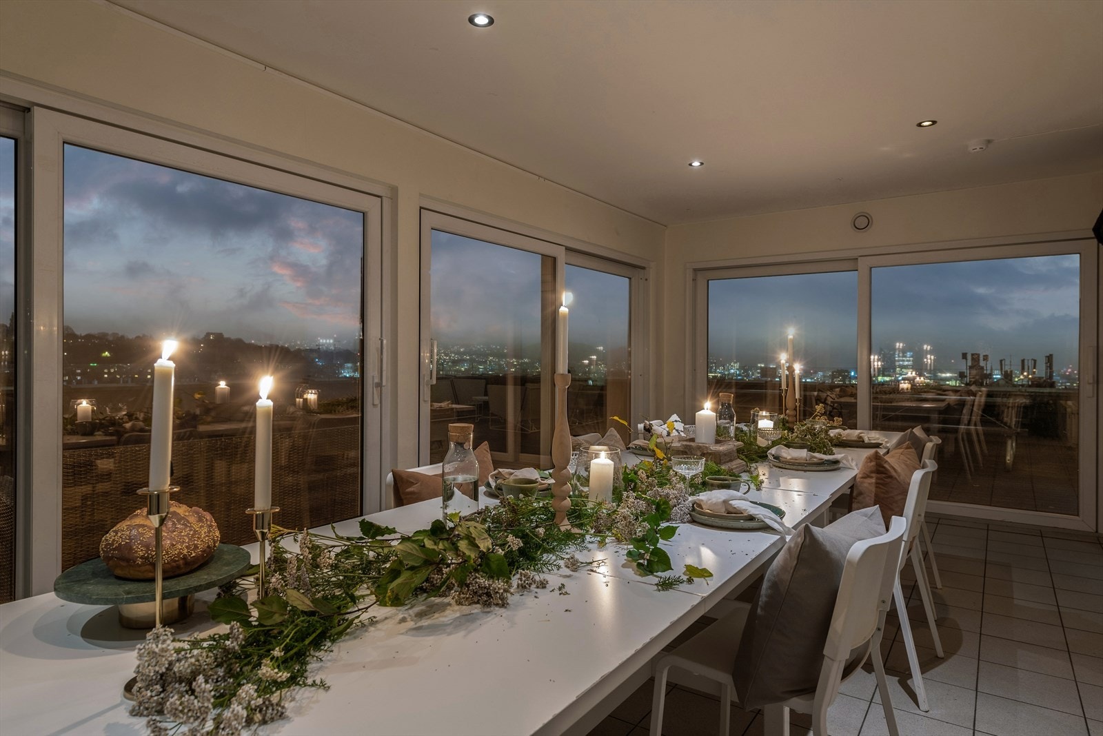 Skal du invitere på større selskapskvelder er selskapslokalet på takterrassen midt i blinken Galleribilde