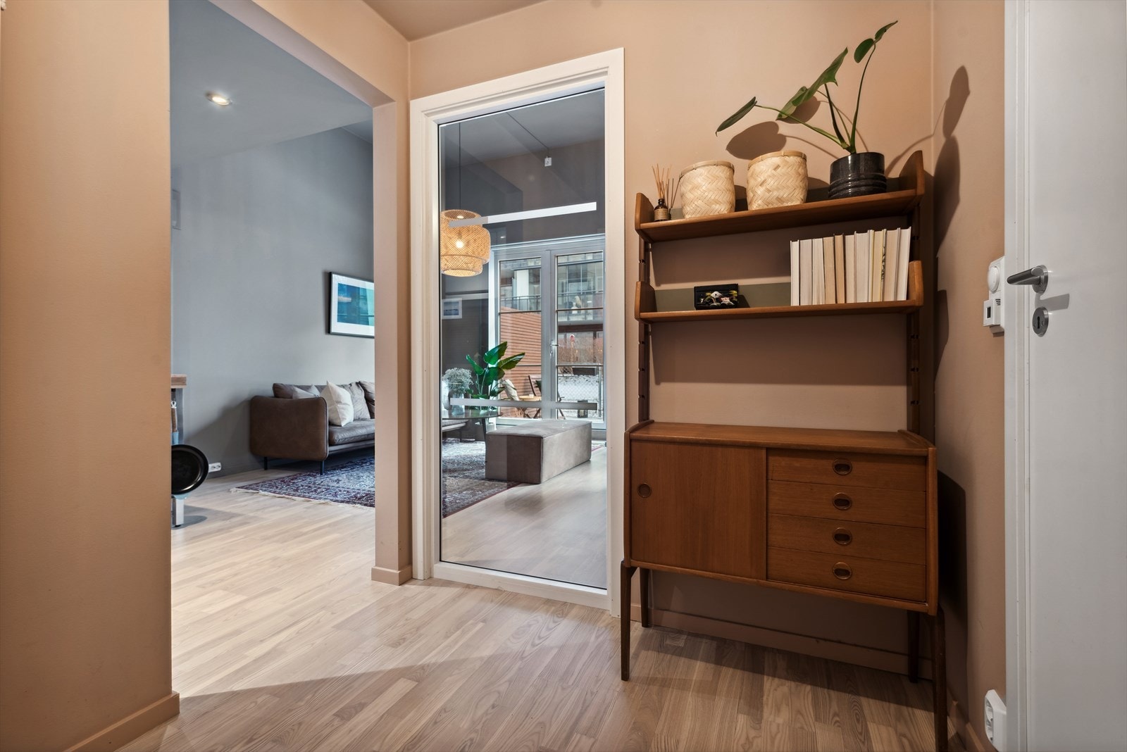 Her har du plass til en skjenk eller annet du måtte ønske. Galleribilde