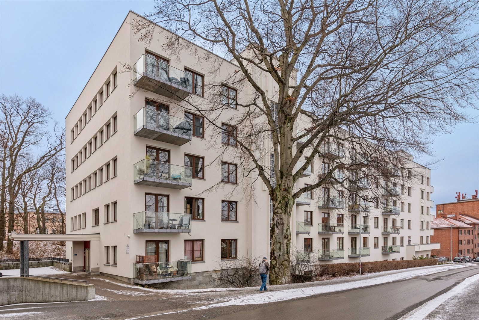 Fasade - I nabobygget er det mulighet for kjøp/leie av garasjeplasser etter venteliste. Galleribilde