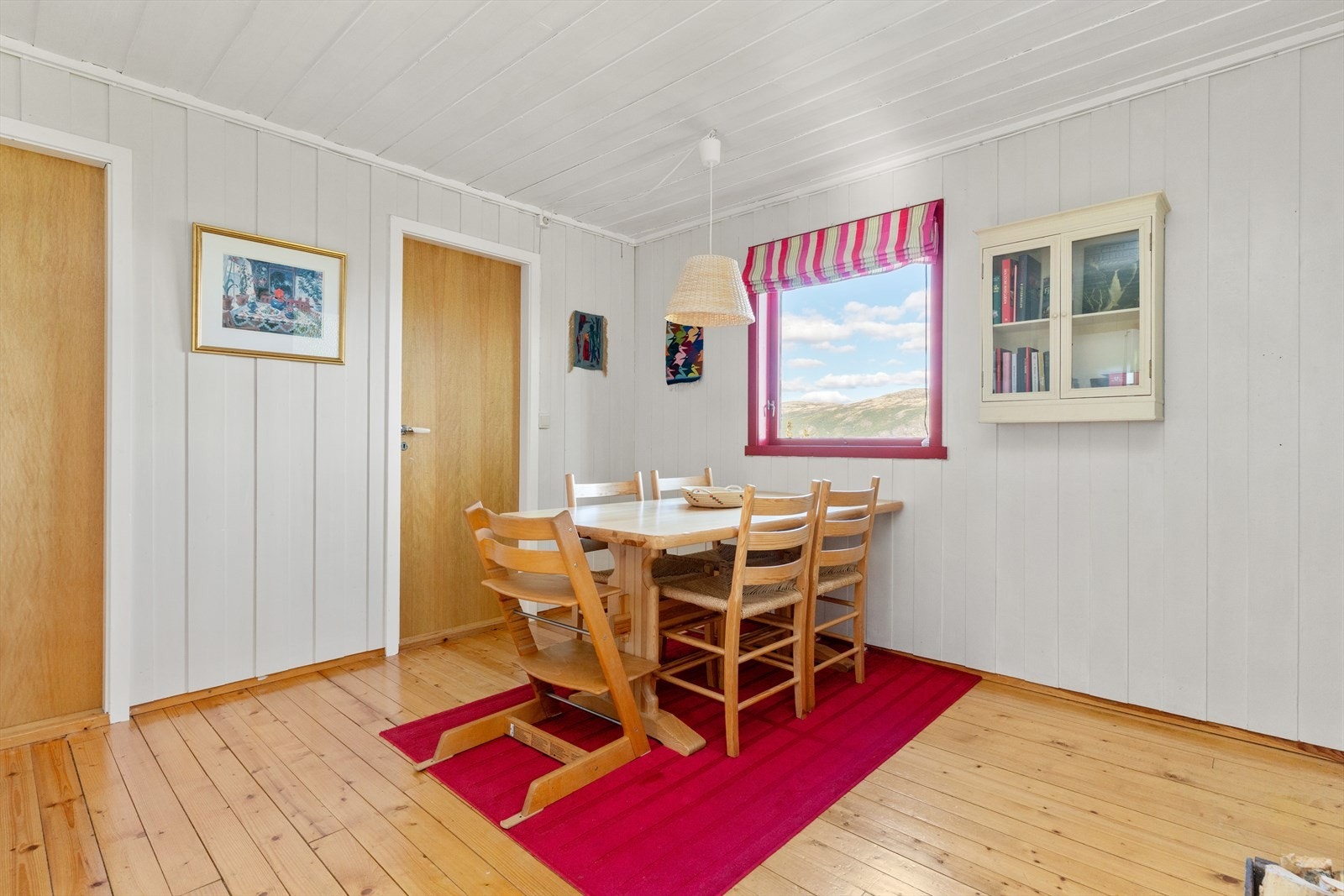 God plass til en romslig sittegruppe. Galleribilde