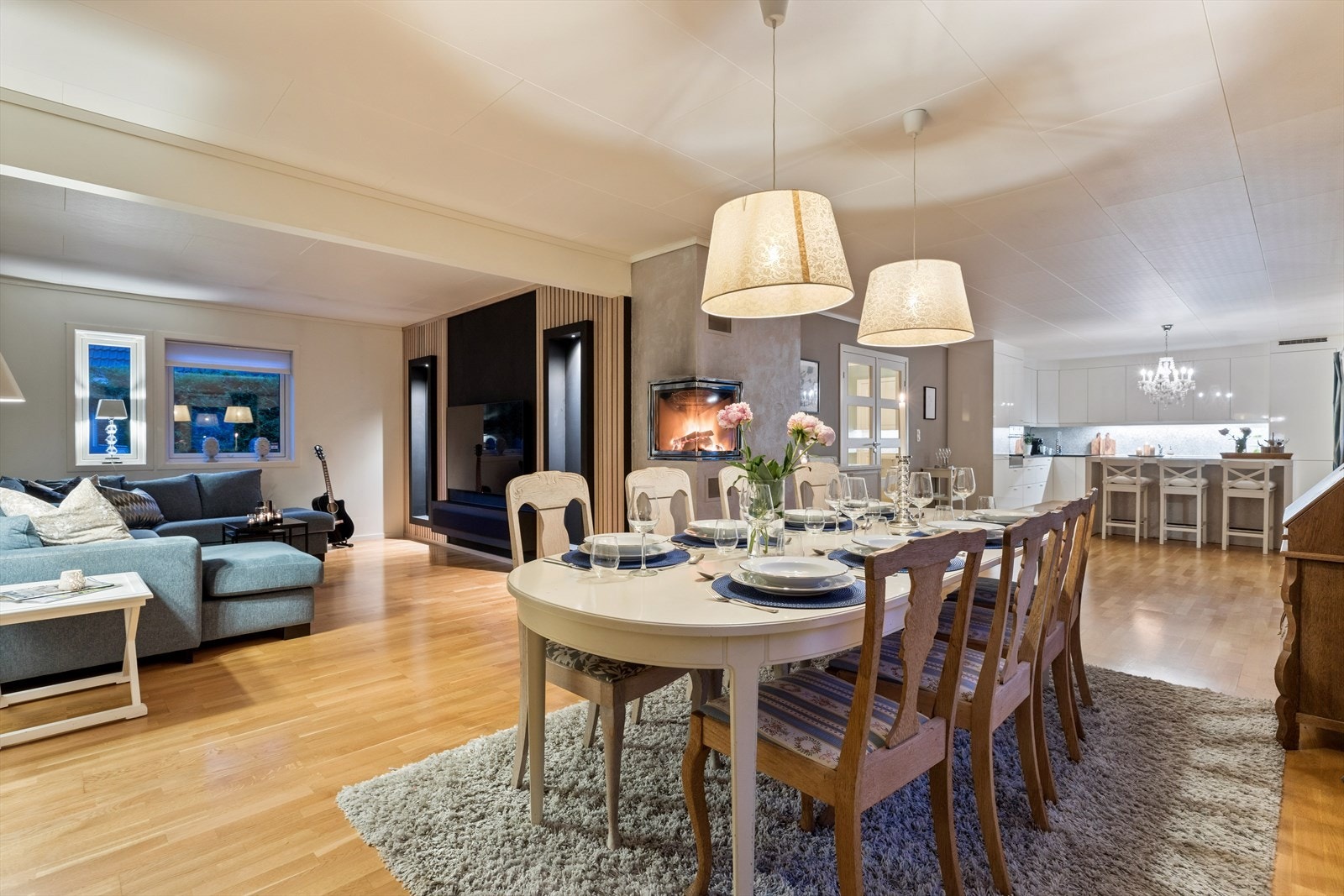 Kveldsstemning i stuen. Galleribilde