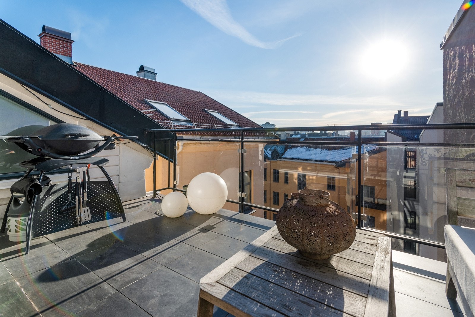 Det er god plass til sittegruppe, grill og beplanting. Galleribilde