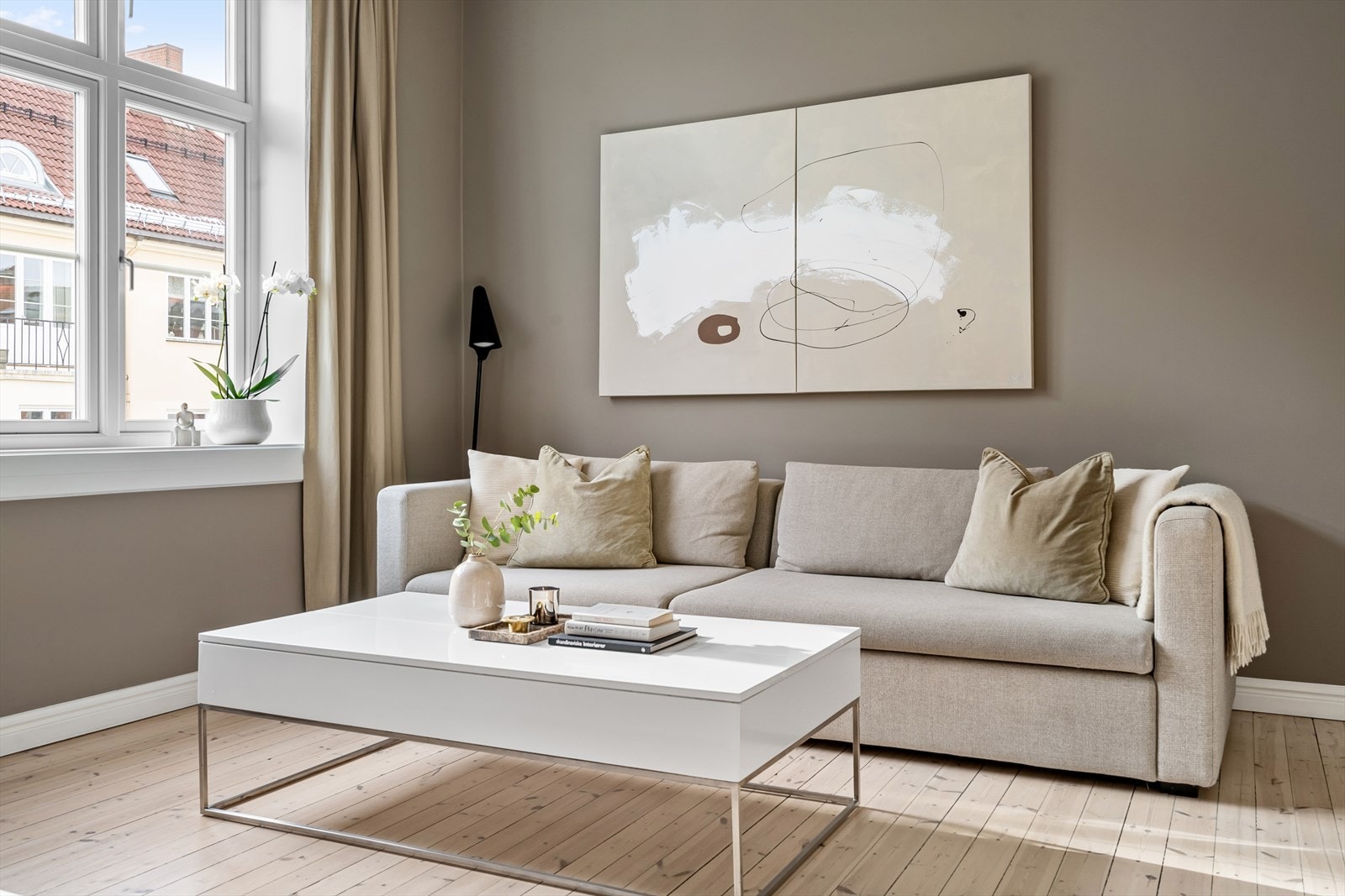 Leiligheten er malt i delikate og lune farger. Galleribilde