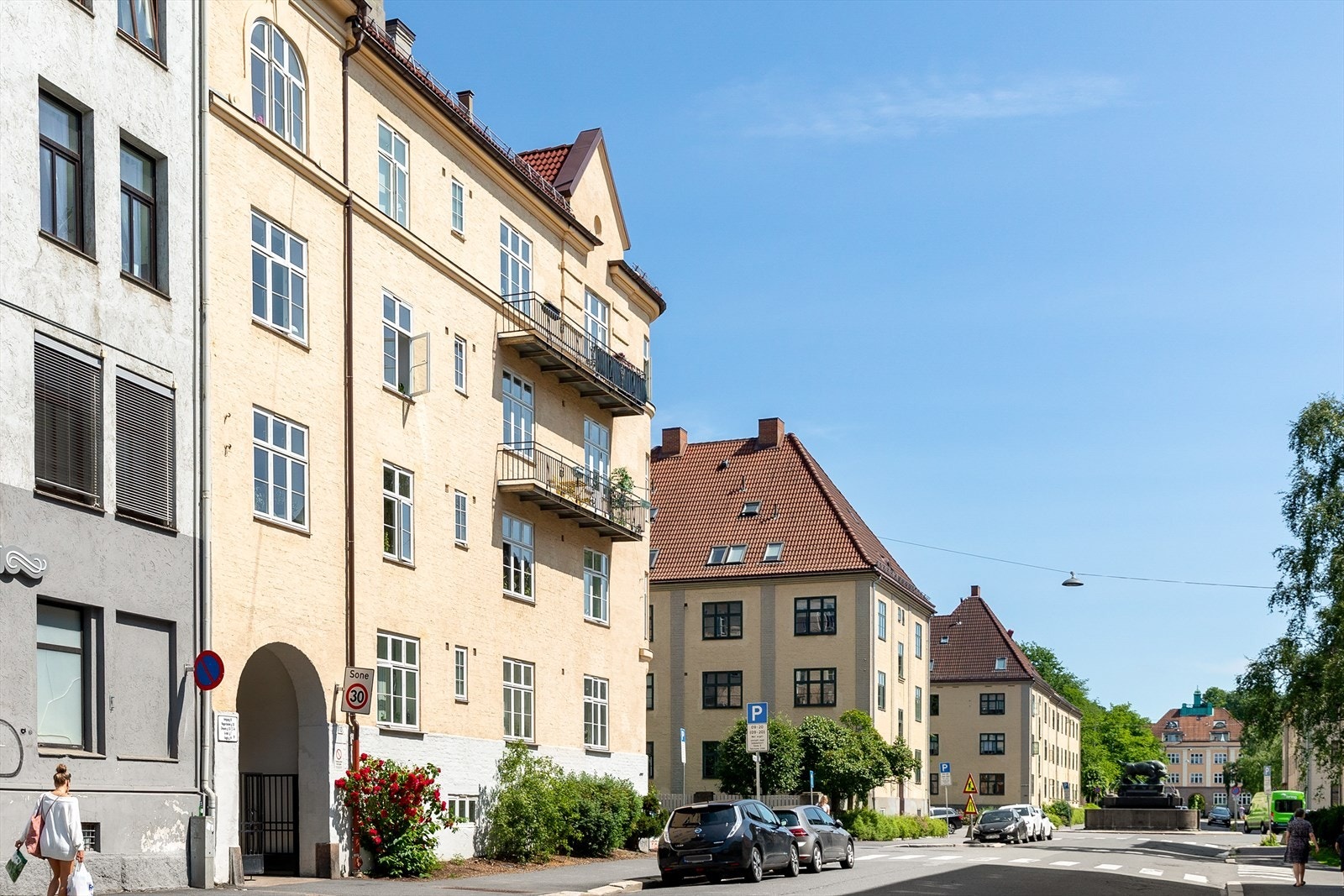 Utrolig flott beliggenhet i ærverdig bygård. Galleribilde