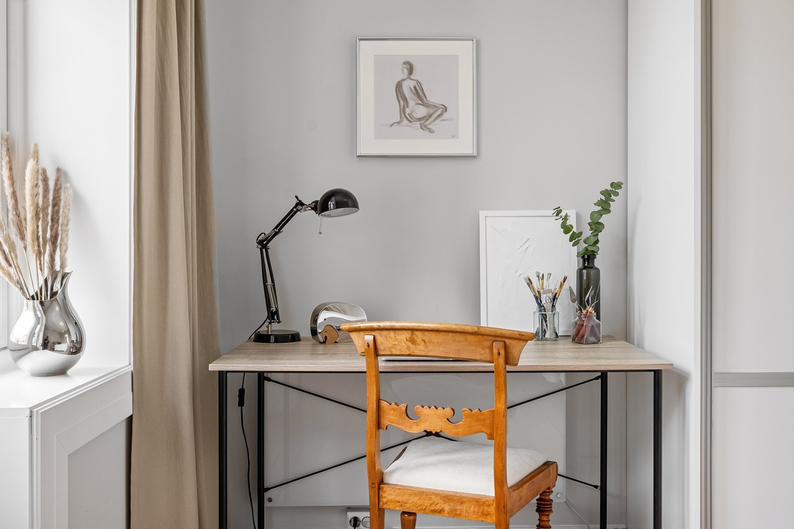 Det er også plass til skrivebord på soverom. Galleribilde