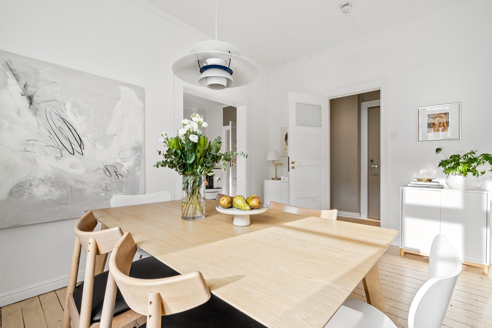 Her er det god plass til stor spisegruppe hvor du kan invitere venner og familie til et deilig måltid. Galleribilde