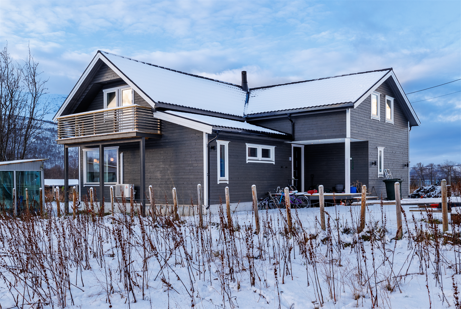 Velkommen til Øvergårdveien 212 - Enebolig i landlige omgivelser. Romslig bolig som er oppgradert. Velkommen til visning! Galleribilde