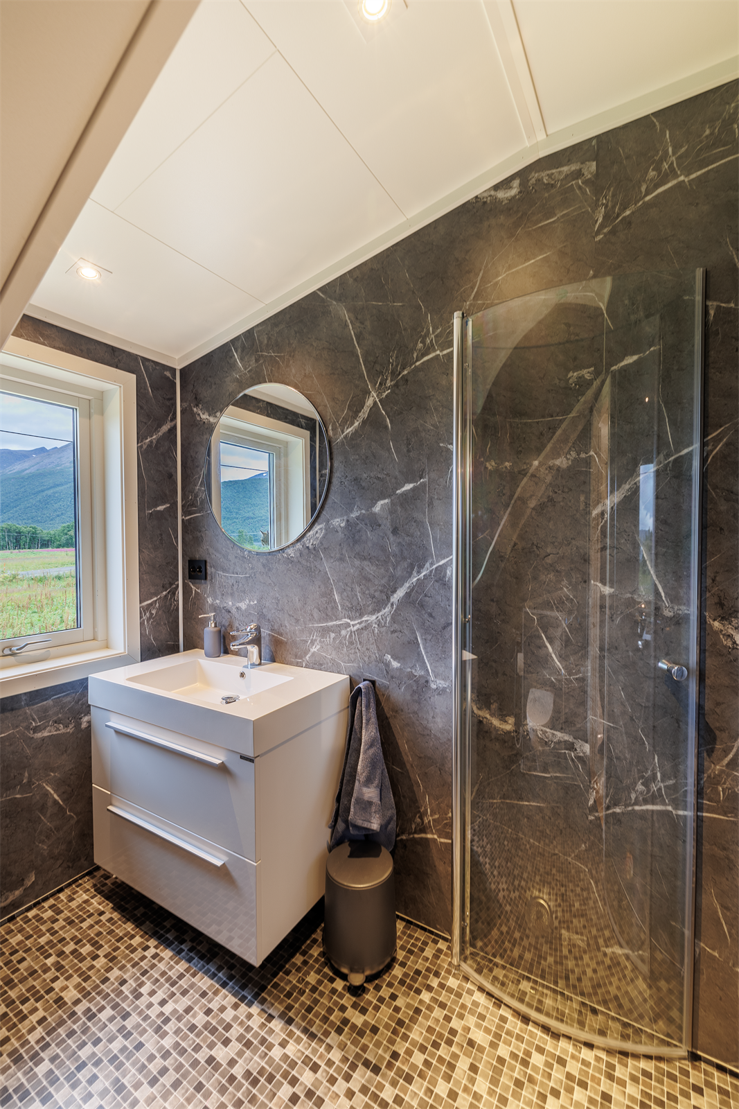 Badet er, som badet nede, modernisert i 2019-2020. Galleribilde