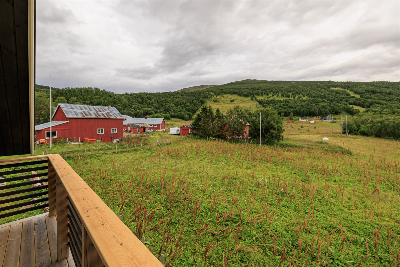 Uteområde sett fra balkongen. Galleribilde