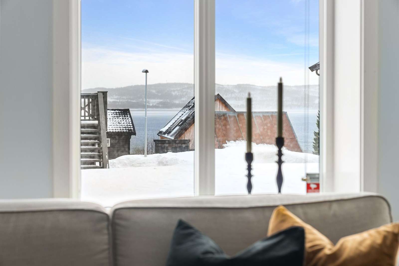 Fra stuen har du sjøutsikt!