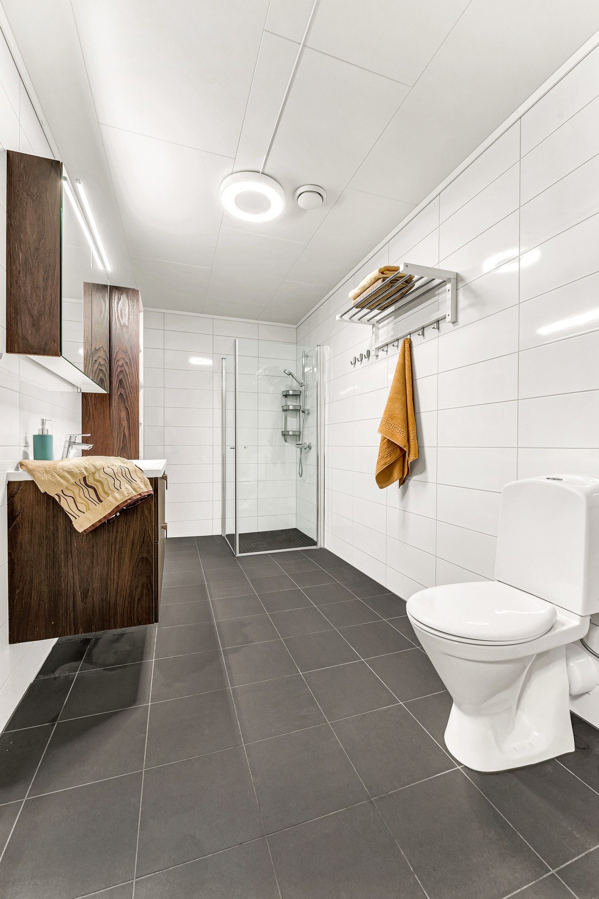 Moderne bad med innredning fra Sigdal. Galleribilde