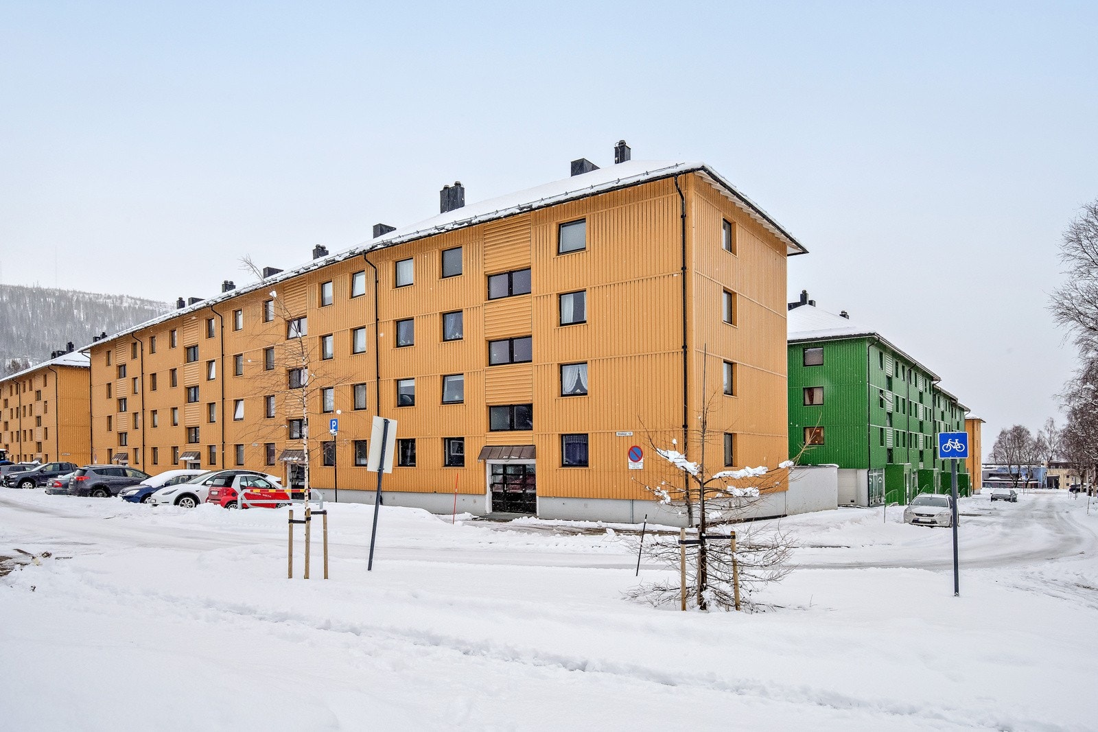 Dette er leiligheten for deg som har behov for 2 soverom, ønsker å bo i første etasje og som setter pris på at det er gangavstand til sentrum. Leiligheten passer vel så godt for en førstegangskjøper som en godt voksen. Galleribilde