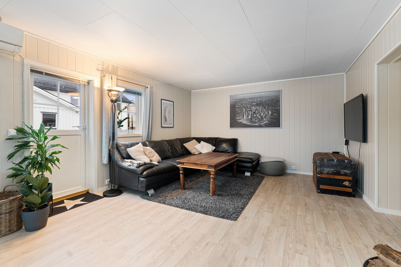 Stue med utgang til veranda Galleribilde