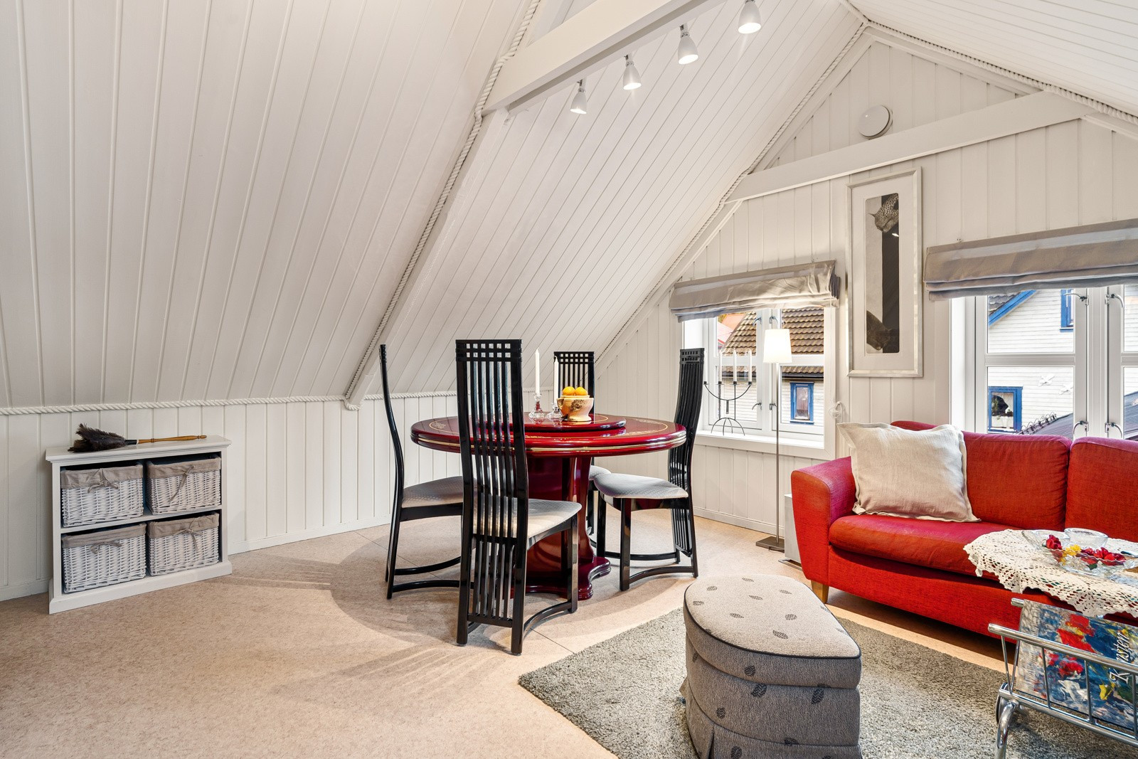 Spiseplassen finner sin naturlige plass i rommet