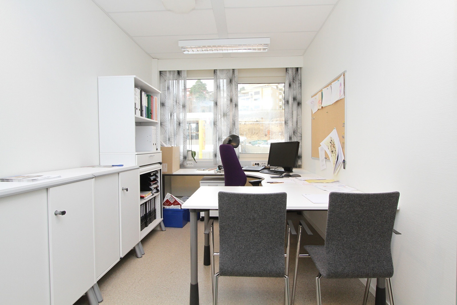 Enkeltkontor med dagens standard Galleribilde