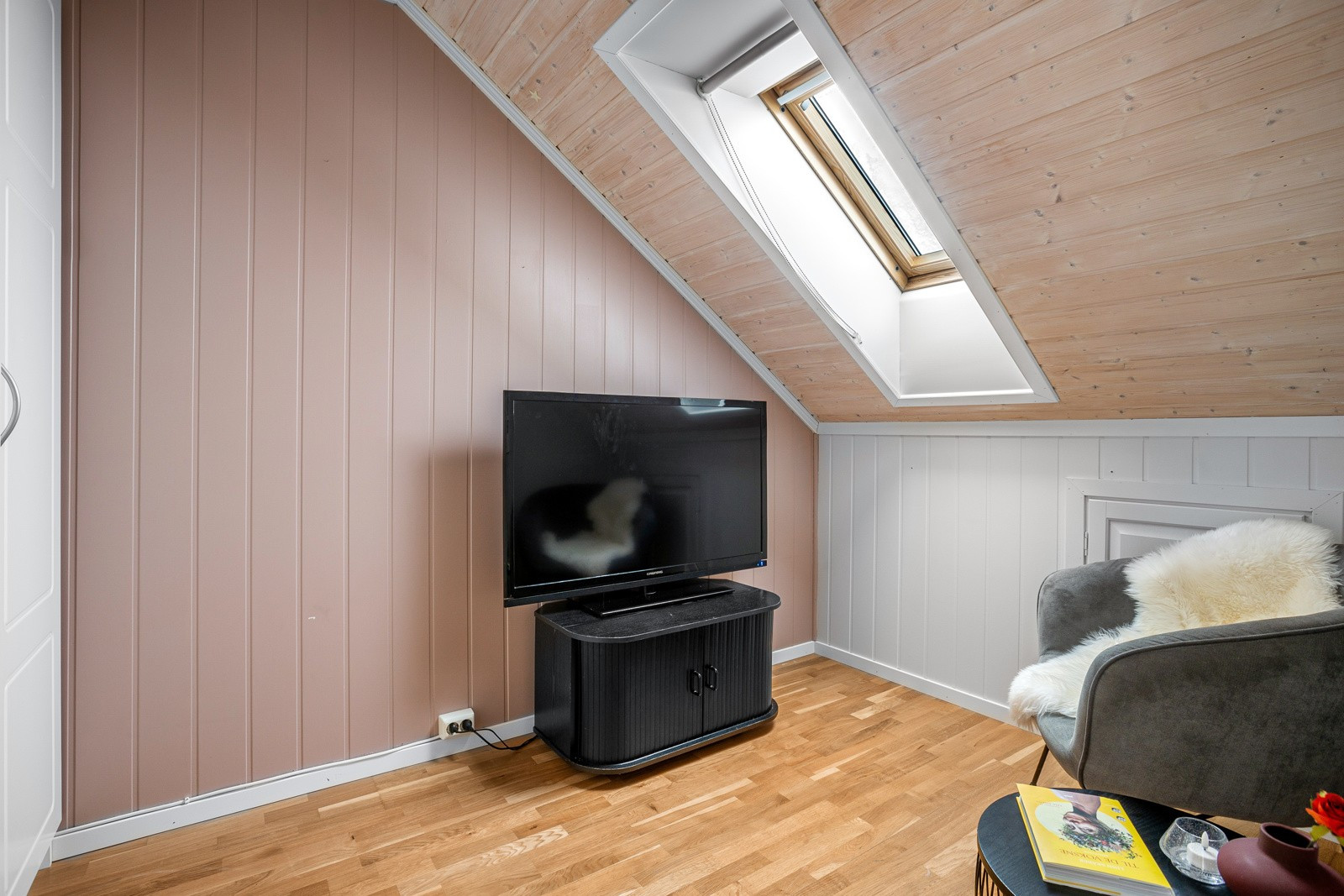 I 2. etasje er det en loftstue