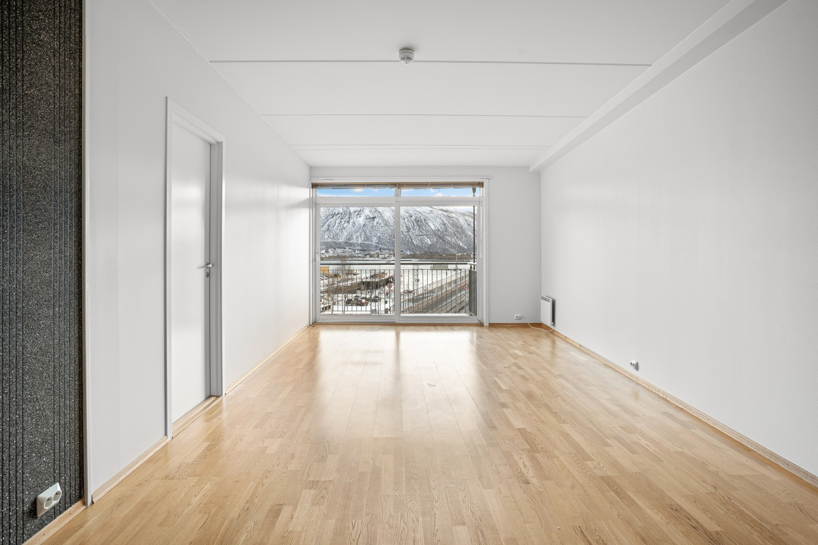 I stuen har du flere møbleringsmuligheter for å innrede de sosiale sonene med sofa og spisebord!