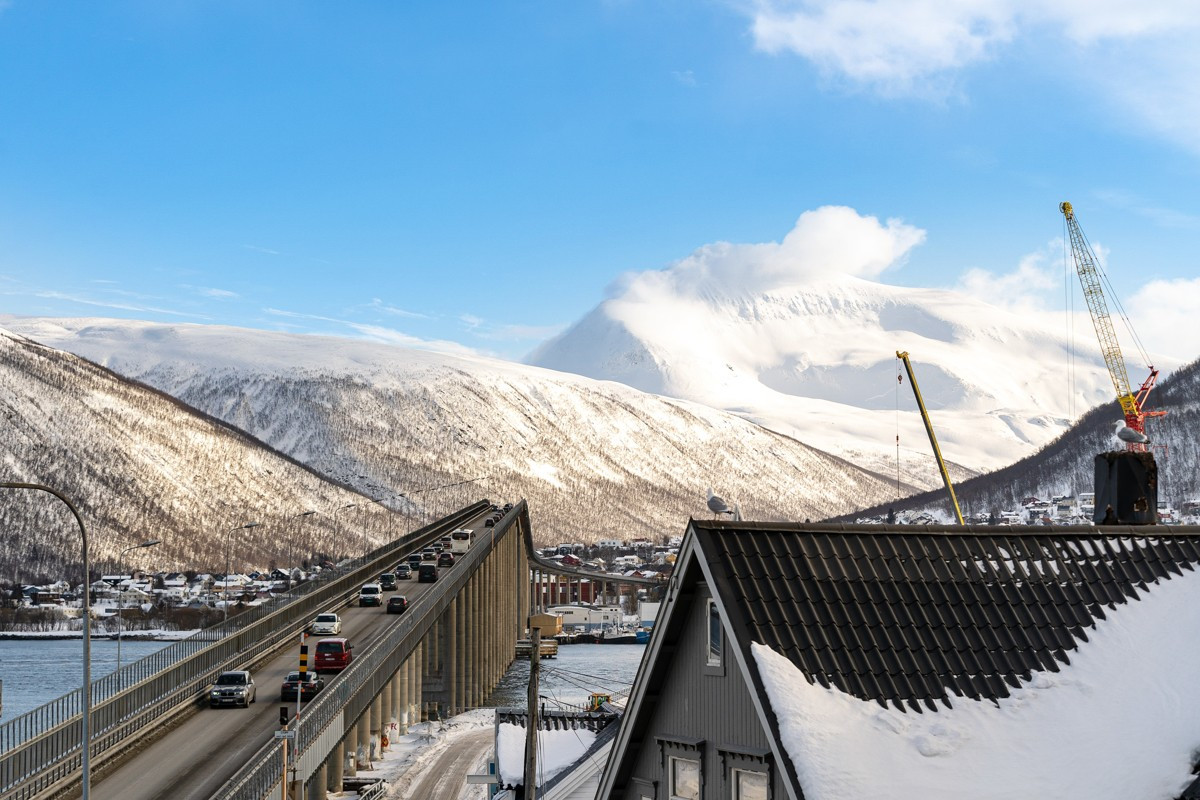 Flott utsikt mot Tromsdalstinden og fastlandet!