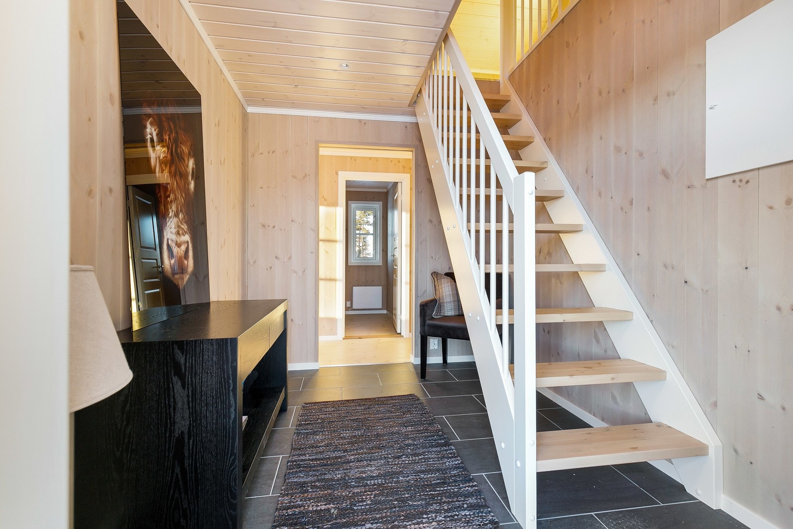 Hvis man velger hems, vil det gå en trapp opp fra entreen. Galleribilde
