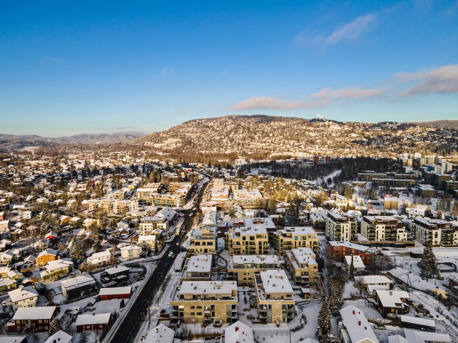 Ellers er det kort avstand til Røa sentrum med alt man skulle trenge av butikk- og servicetilbud. Galleribilde
