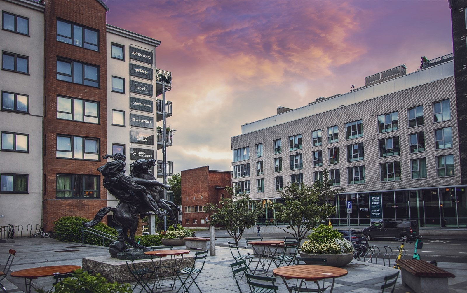 Kort vei til Løren, med handlemuligheter, restauranter og t-bane Galleribilde