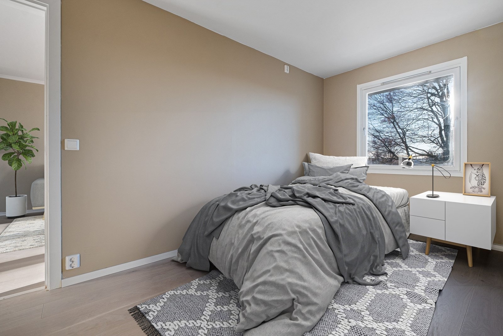 Leiligheten har 3 soverom og omkledningsrom/kontor (virituelt stylet) Galleribilde