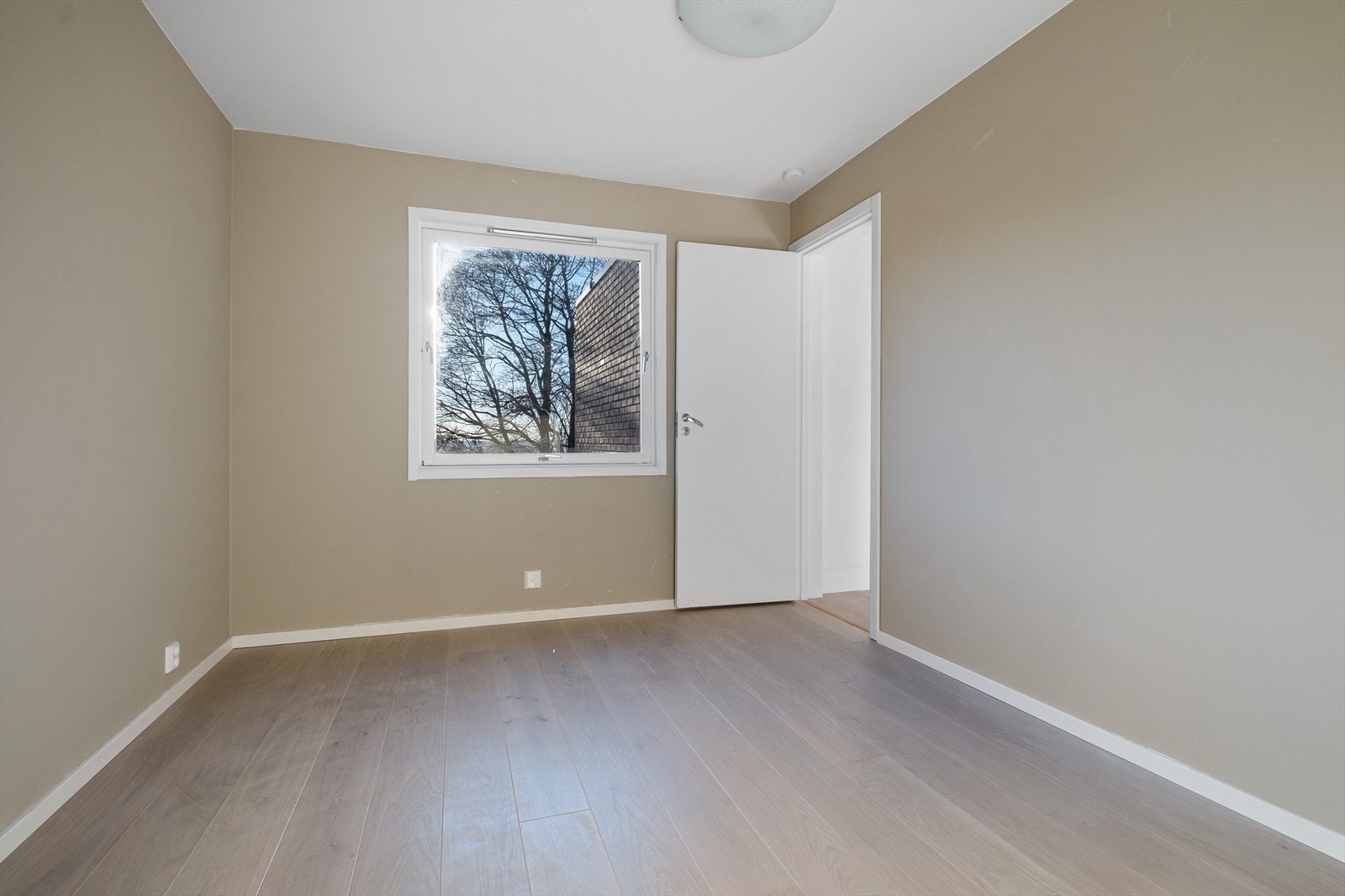 Vender mot rolig fellesområde Galleribilde