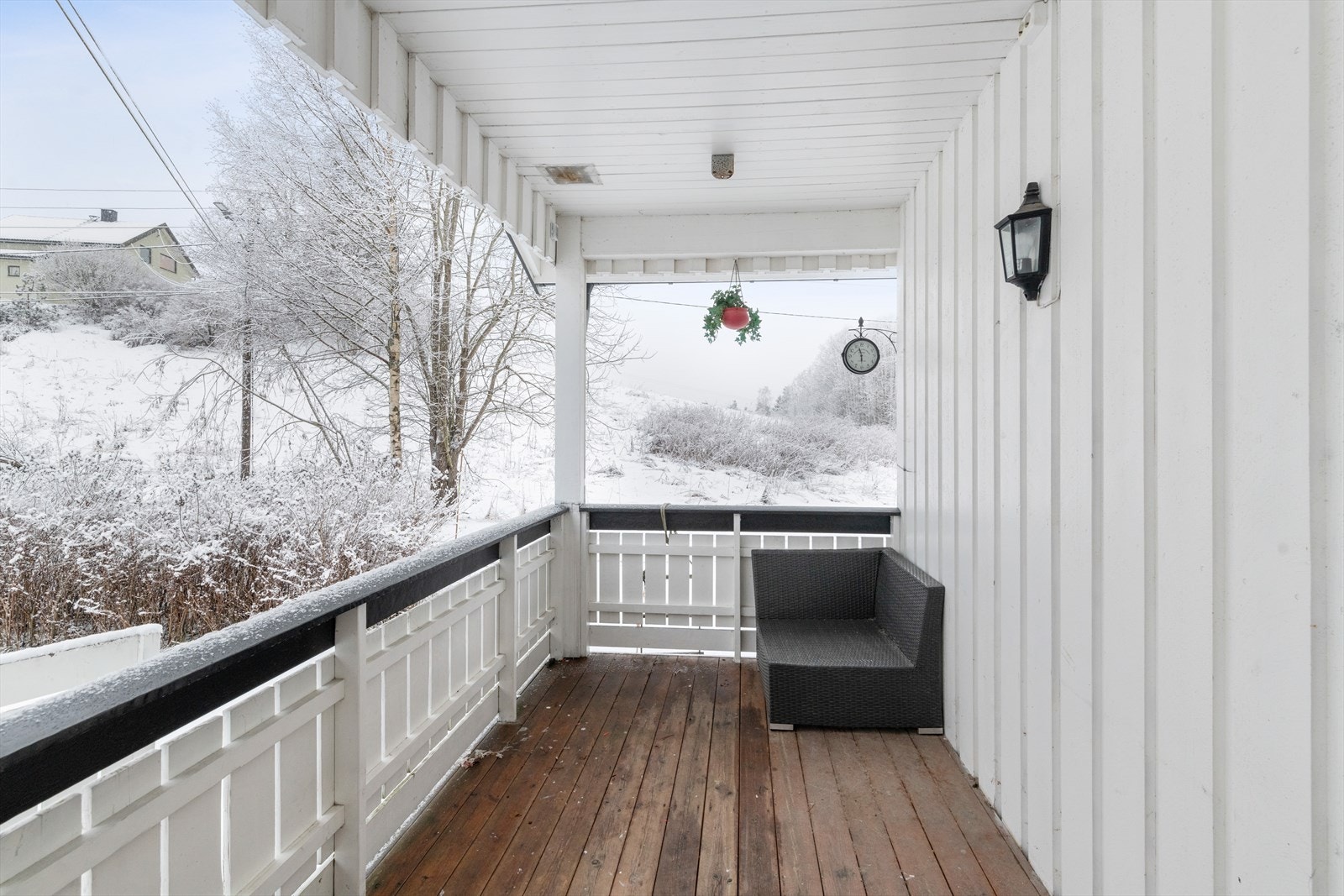 Her er det god plass til flere sittegrupper og grill. Galleribilde