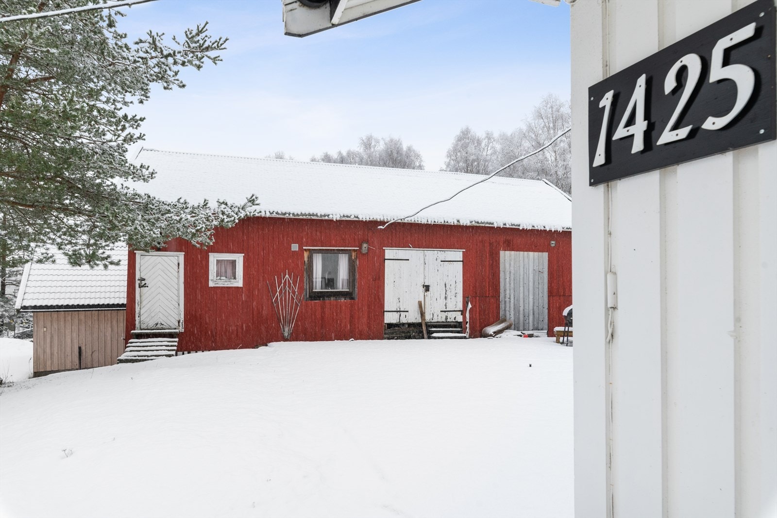 På eiendommen står en eldre låve på ca. 80 kvm Galleribilde