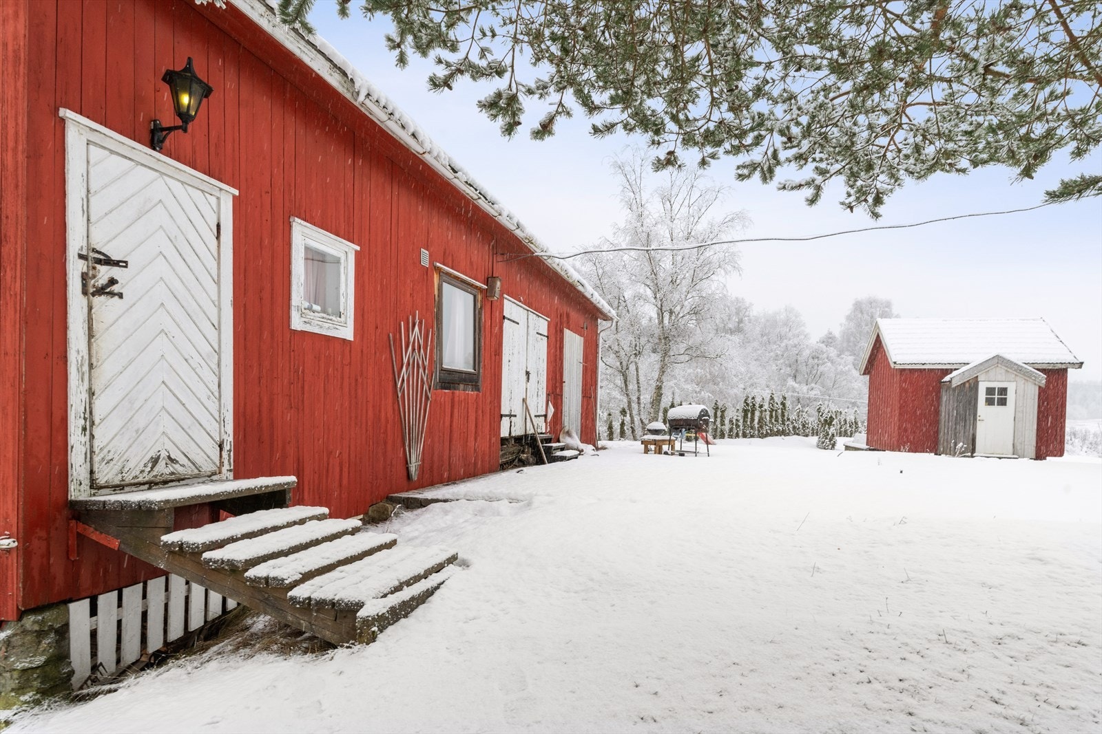 - og et sjarmerende stabbur med hems. Galleribilde