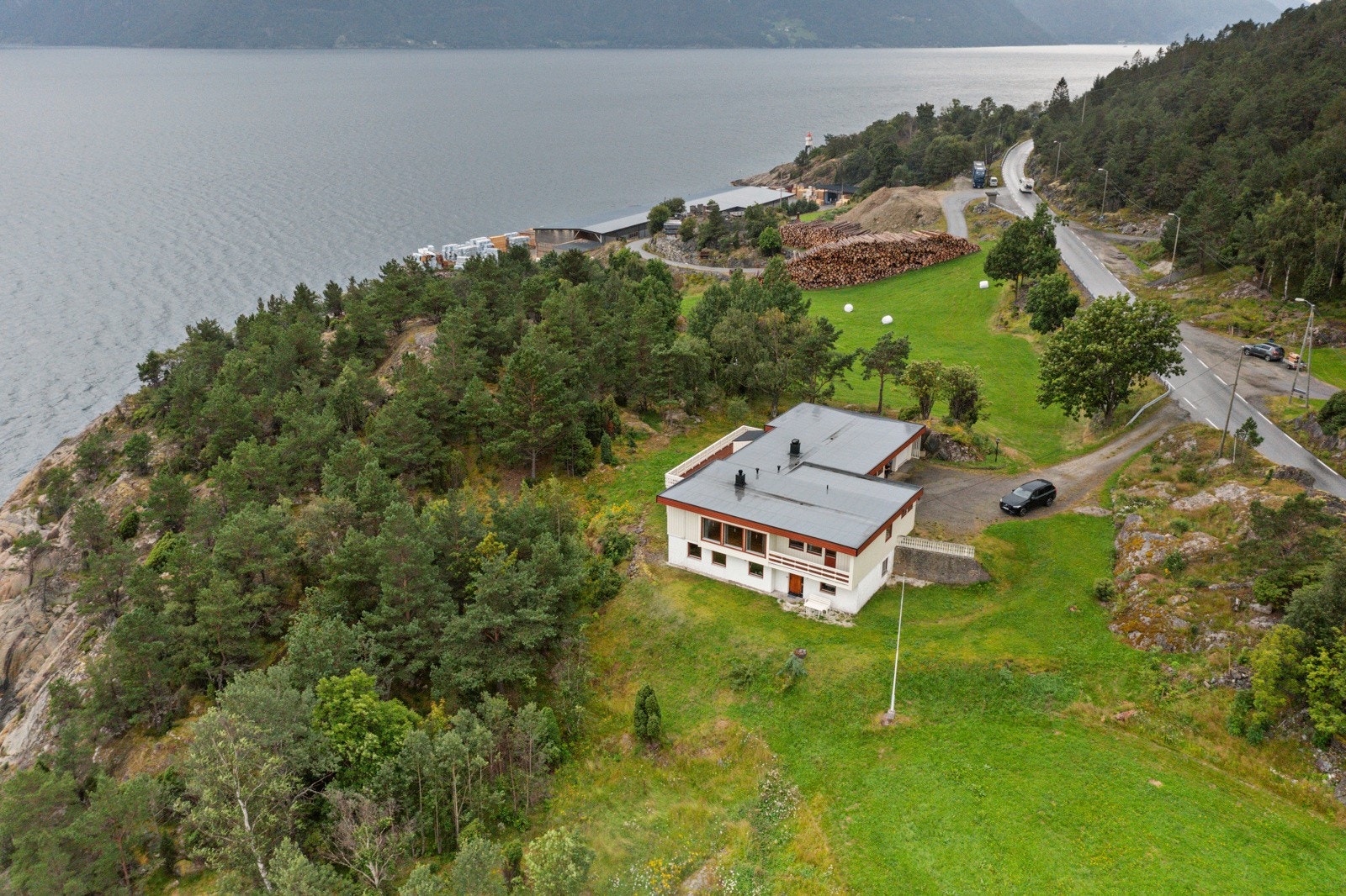 I sokkeletasjen er det innredet med en 3 -roms utleieleilighet Galleribilde