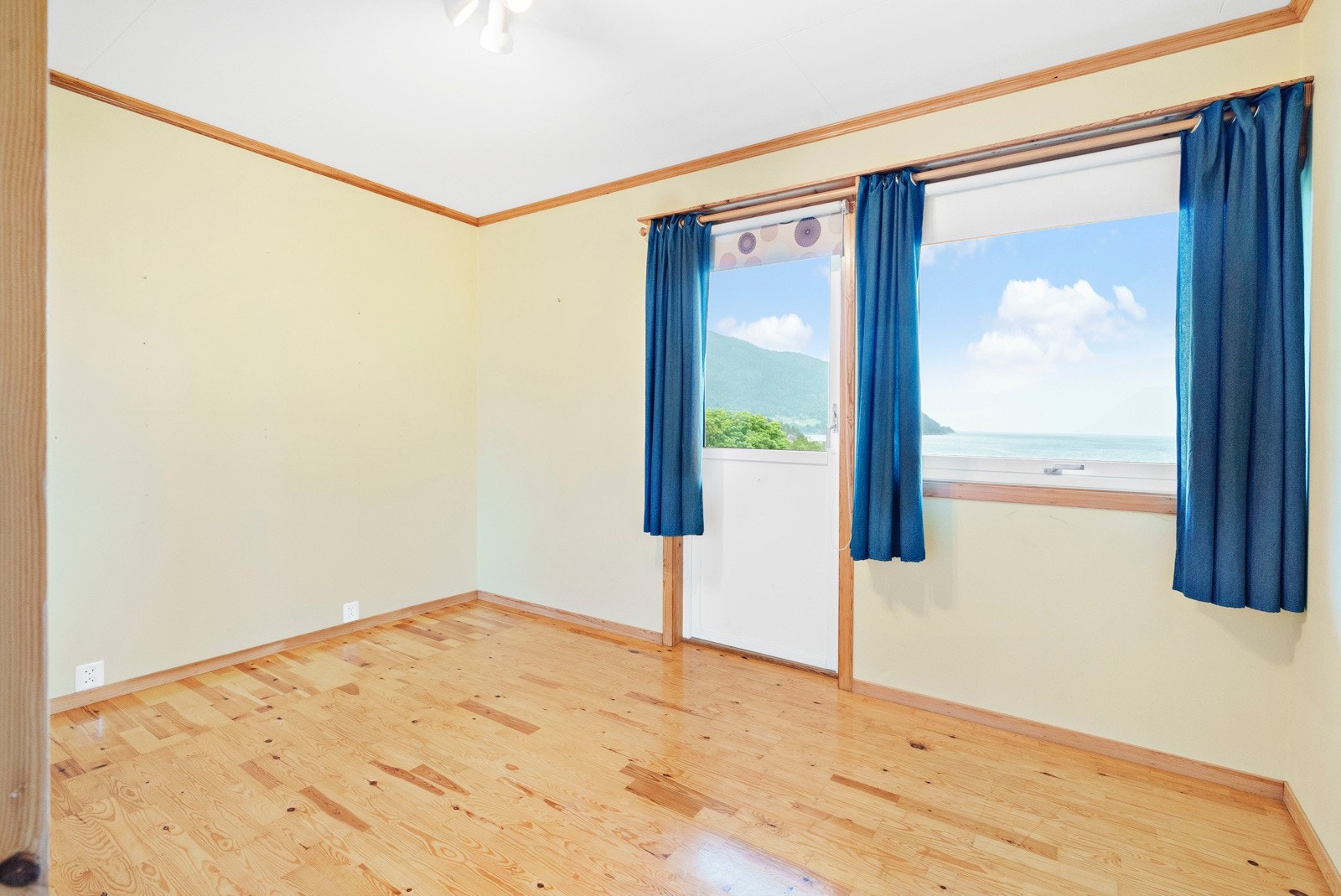 Soverom med utgang til takoverbygget balkong i fasade mot øst Galleribilde