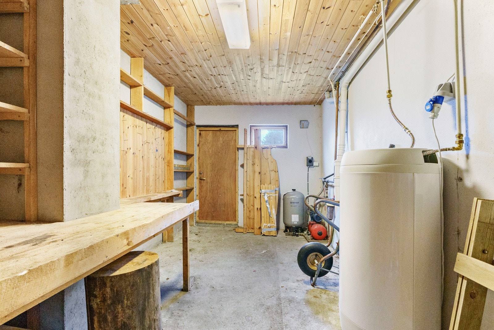 Bod / tenisk rom i underetasjen tilhørende hoveddelen Galleribilde