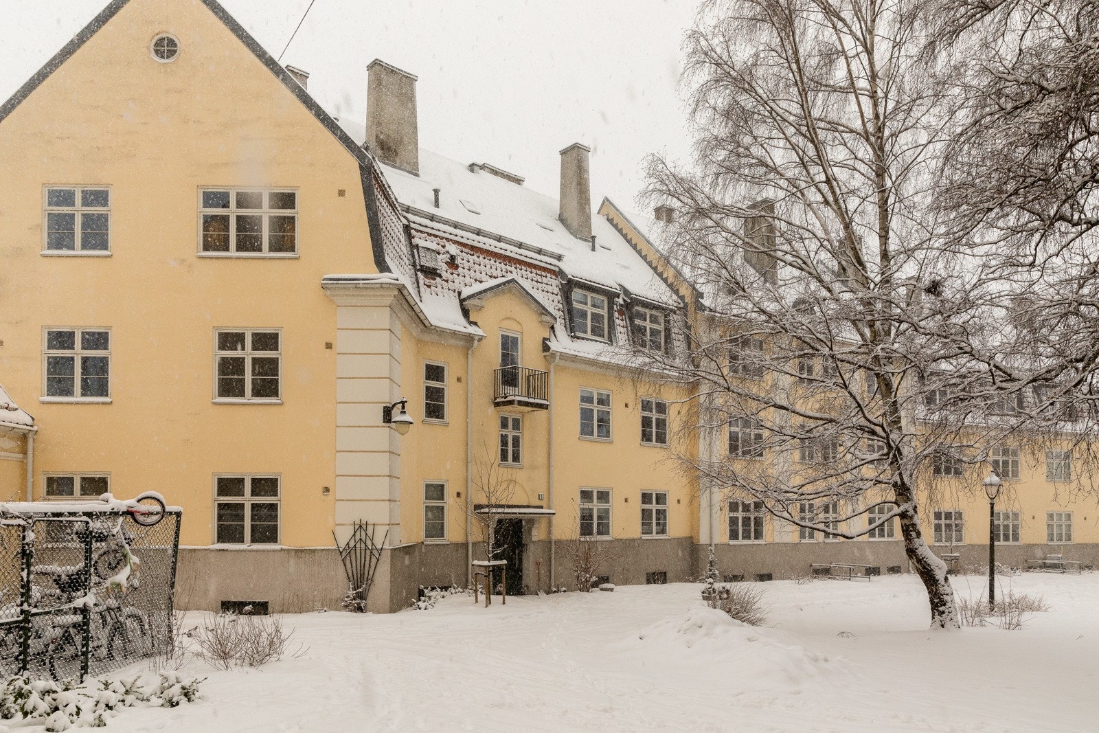 Fra leiligheten har du kort avstand til flere dagligvarehandler som bl.a. Joker i Fayes gate, Extra på Sagene og Coop Mega i Kiellands hus. Galleribilde
