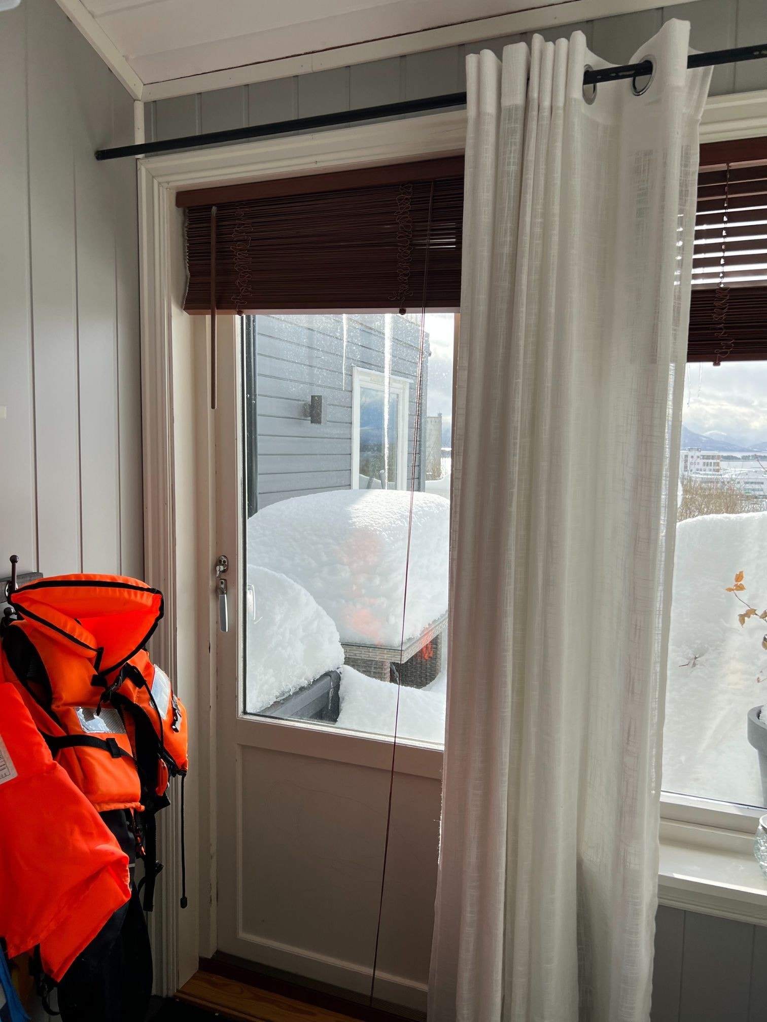 Soverom 1 med utgang til veranda Galleribilde