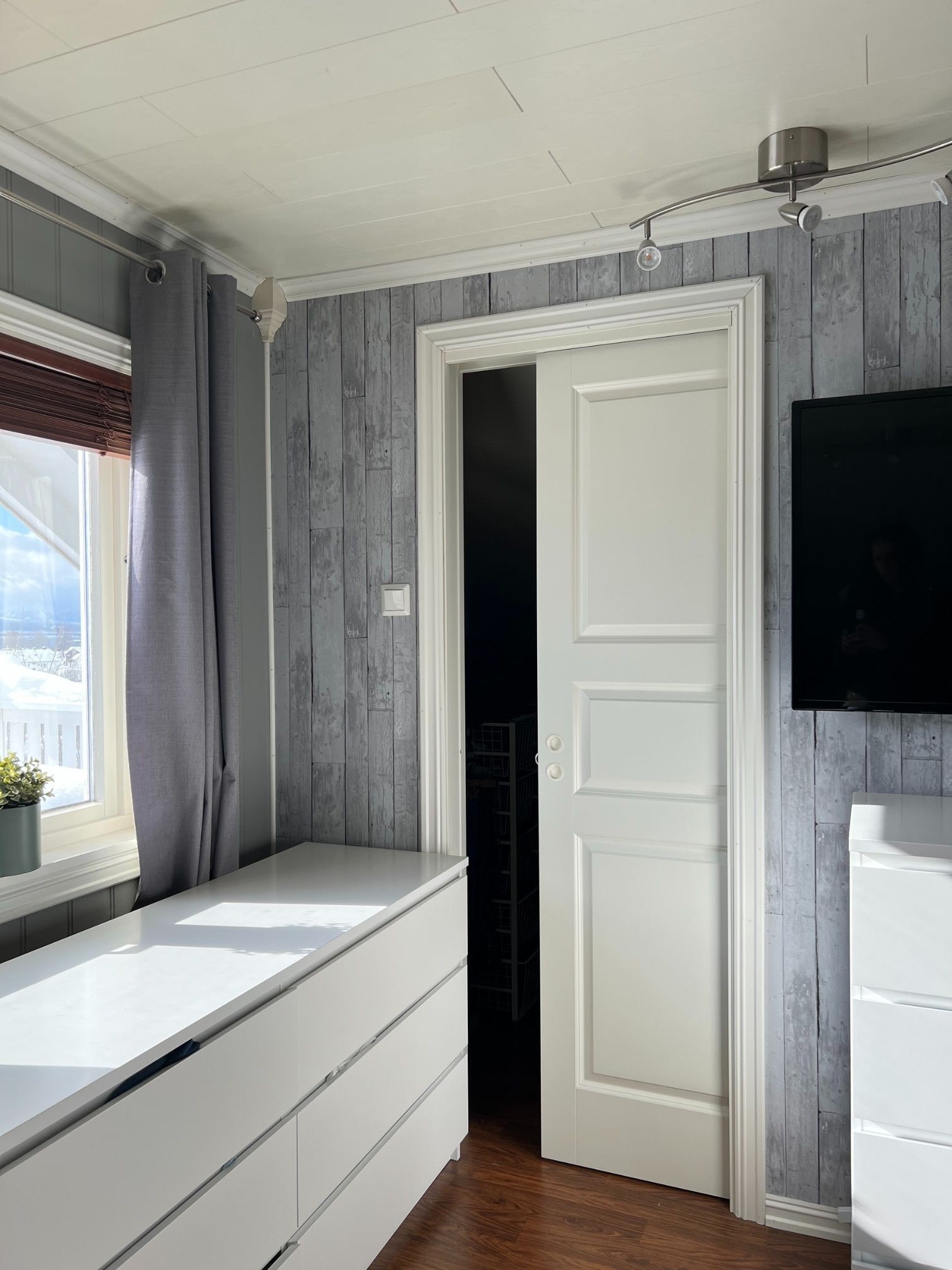 Soverom 4 i 2. etg med walkin garderobe Galleribilde